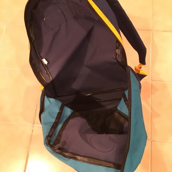 Like-new backpack - Picture 4 of 4